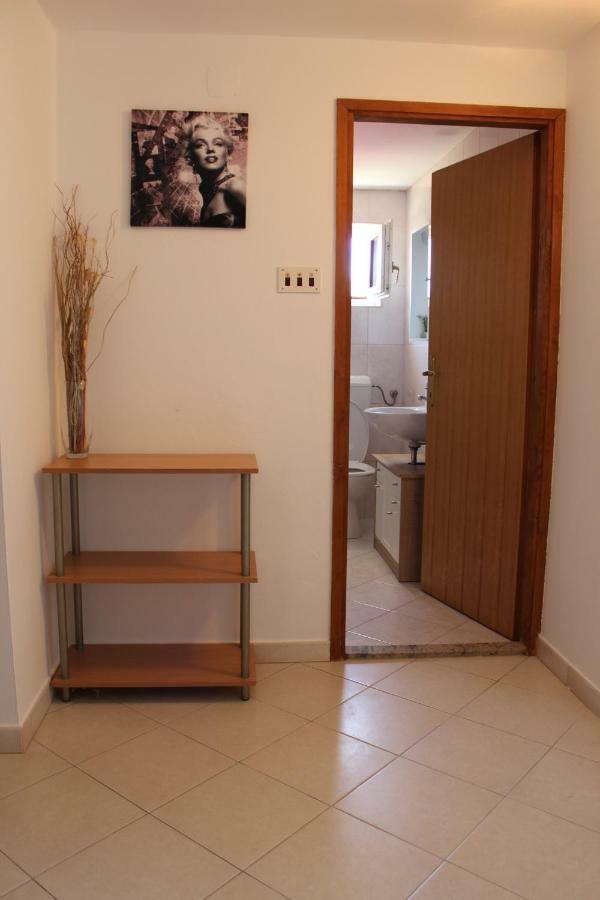 Apartman Leni Nin Exteriér fotografie
